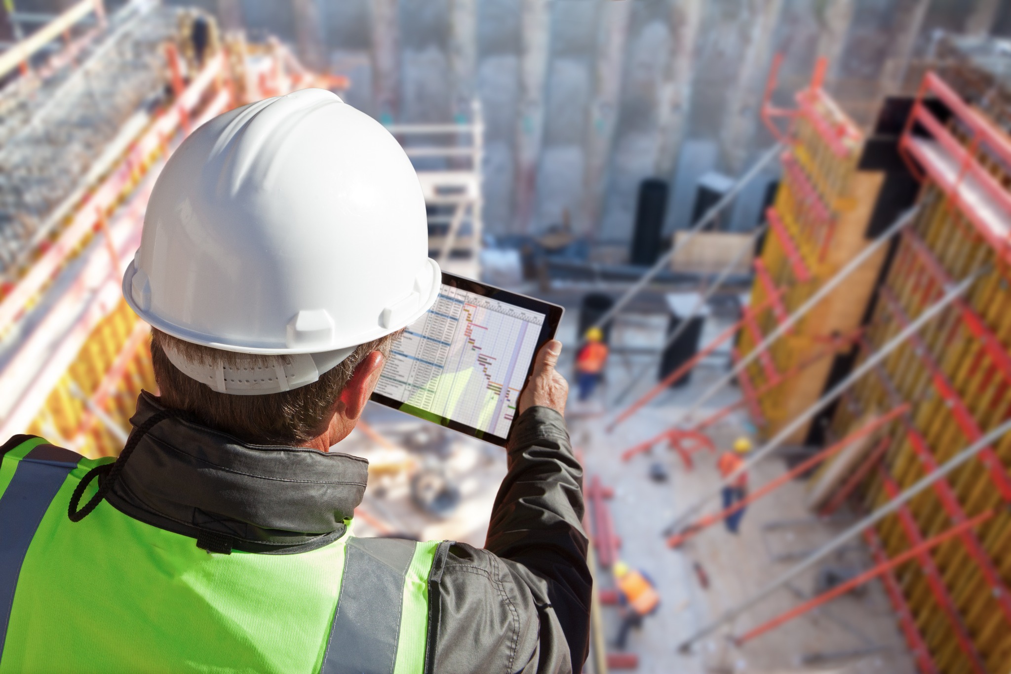 Wet-mix shotcrete application on reinforced surface