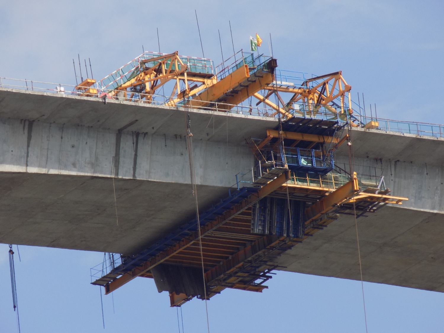 Wet-mix shotcrete application on reinforced surface