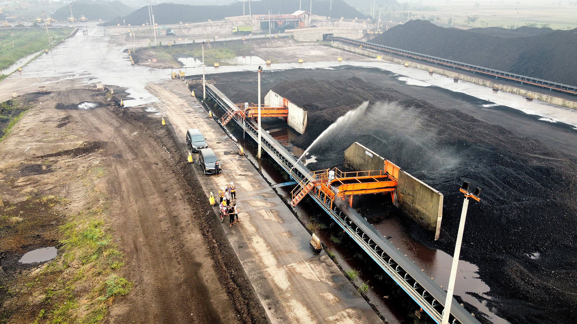 Coal stockpile dust suppression system